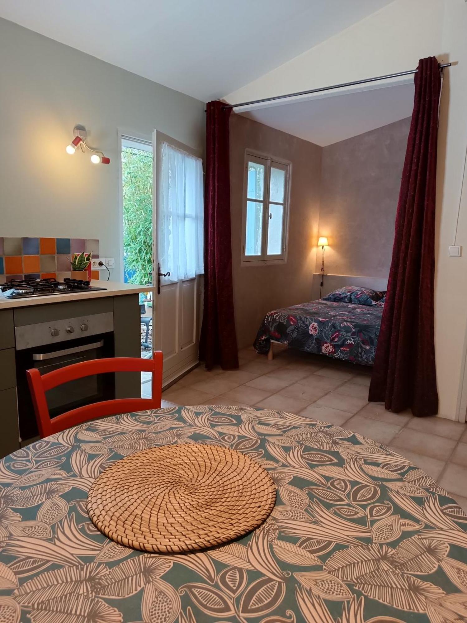 Villa Sous La Vigne Rustrel Esterno foto